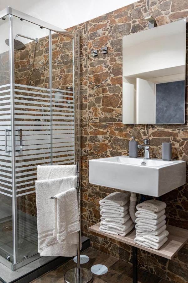 B&B Santa Lucy L.A.M. Napoli Dış mekan fotoğraf