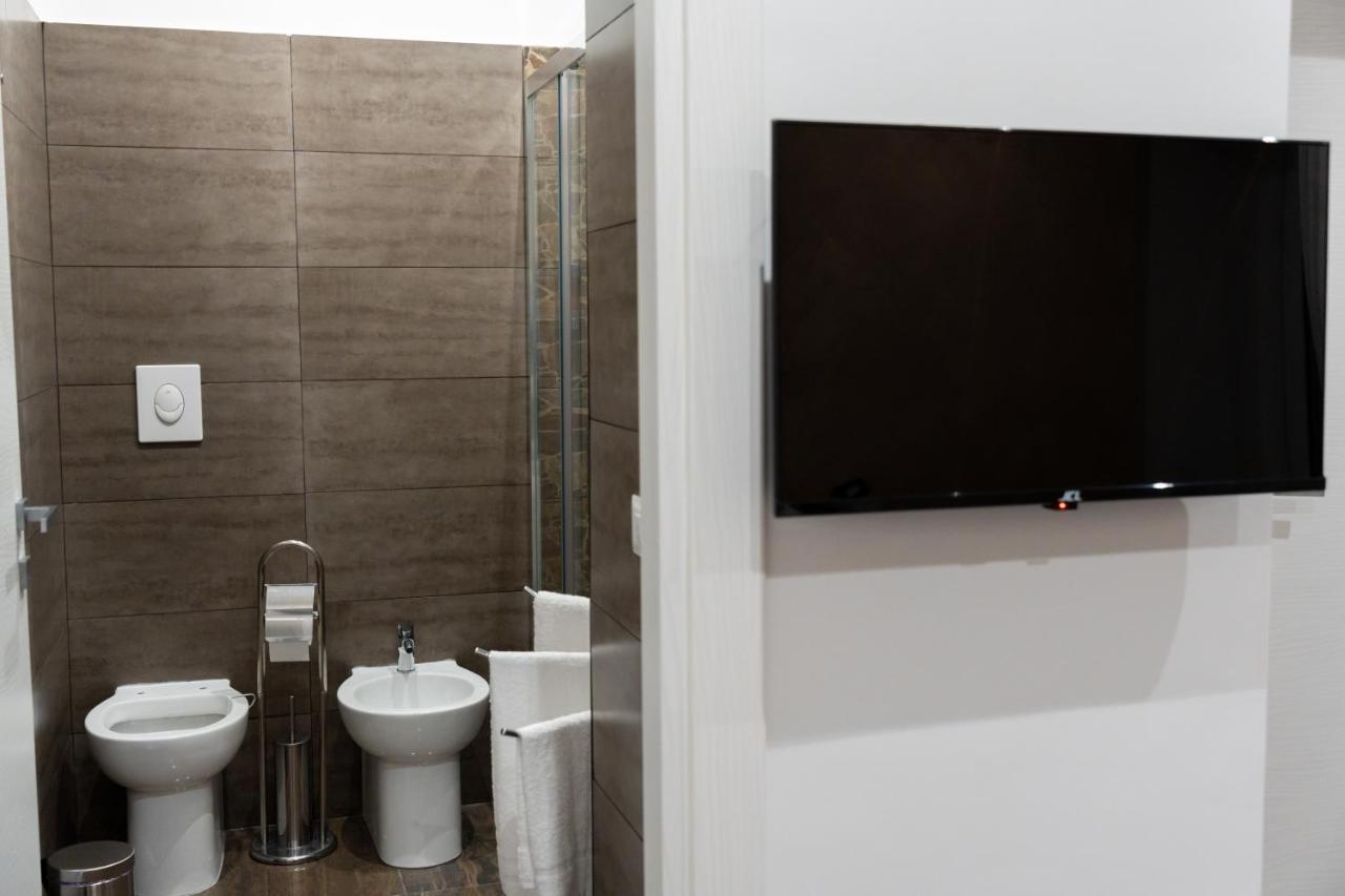 B&B Santa Lucy L.A.M. Napoli Dış mekan fotoğraf